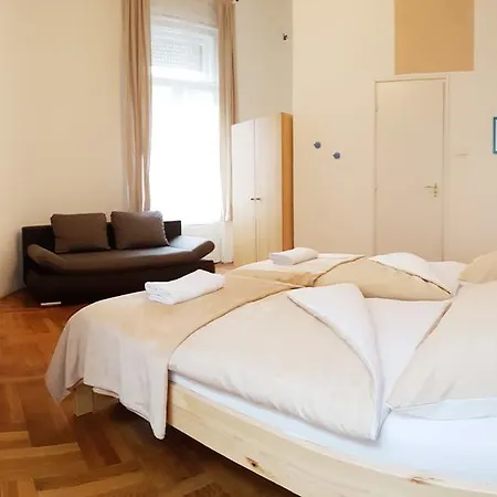 Westend Minihotel 招待所