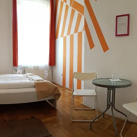 Westend Minihotel 招待所 3*