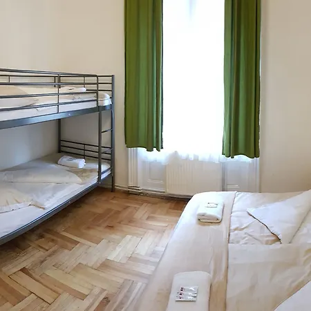 Westend Minihotel 招待所 3*