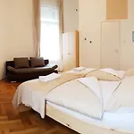 Westend Minihotel ゲストハウス